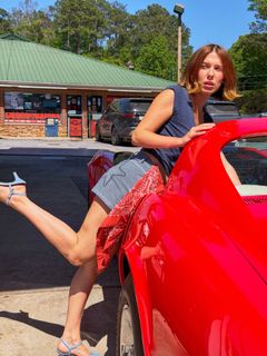 Millie Bobby Brown feet photo 16