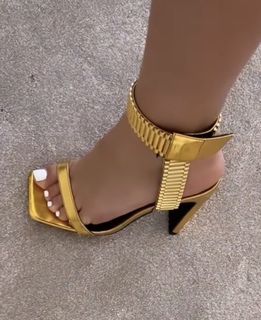 Millie Court feet photo 14