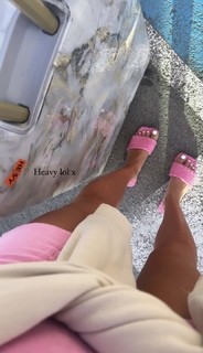 Millie Court feet photo 7