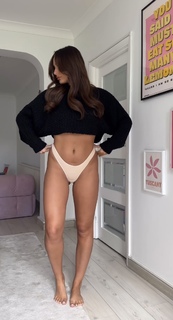 Millie Court feet photo 5