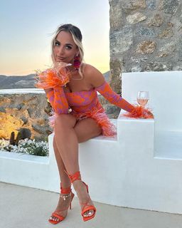 Millie Court feet photo 3