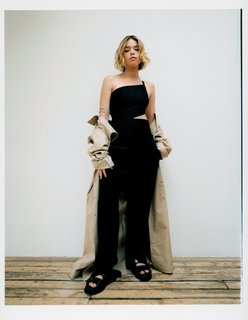 Milly Alcock feet photo thumbnail