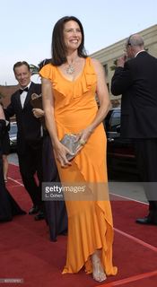 Mimi Rogers feet photo thumbnail