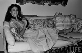 Mimi Rogers feet photo thumbnail