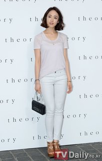 Min-Jung Kim feet photo 1