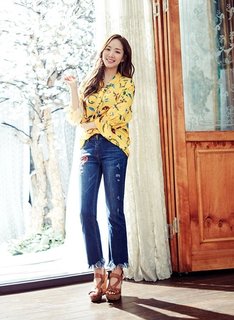 Min-Young Park feet photo thumbnail