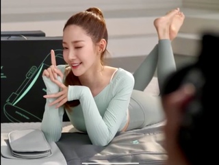 Min-Young Park feet photo thumbnail