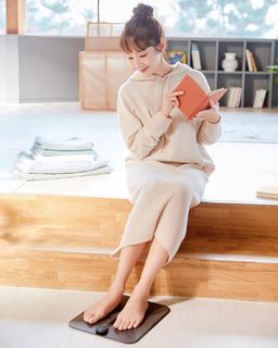 Min-Young Park feet photo thumbnail