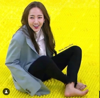 Min-Young Park feet photo thumbnail