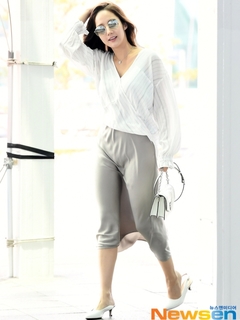 Min-Young Park feet photo thumbnail