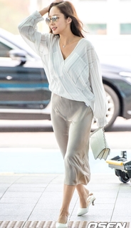 Min-Young Park feet photo thumbnail