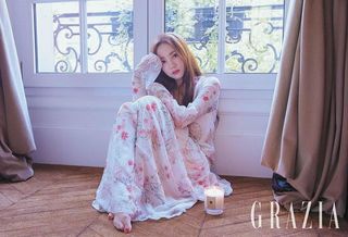 Min-Young Park feet photo thumbnail