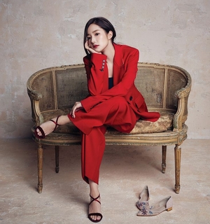 Min-Young Park feet photo thumbnail