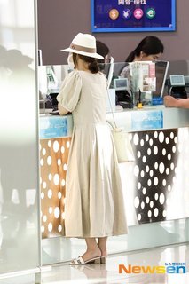 Min-Young Park feet photo thumbnail