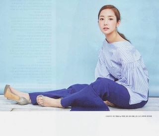 Min-Young Park feet photo thumbnail
