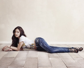 Min-Young Park feet photo thumbnail