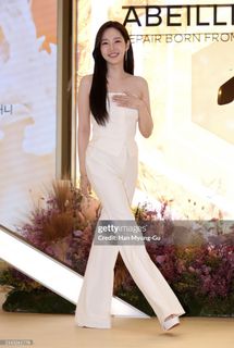 Min-Young Park feet photo thumbnail