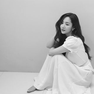 Min-Young Park feet photo 12
