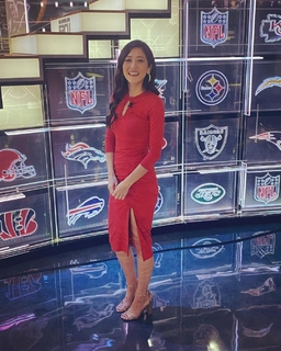 Mina Kimes feet photo thumbnail