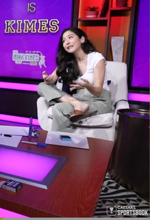 Mina Kimes feet photo thumbnail