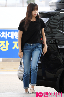 Mina Sharon Myoui feet photo thumbnail