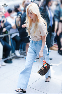 Mina Sharon Myoui feet photo thumbnail