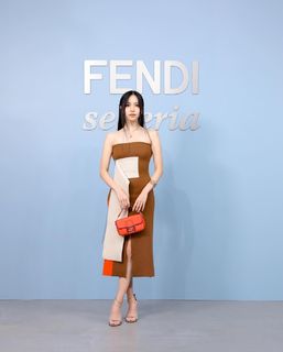 Mina Sharon Myoui feet photo thumbnail