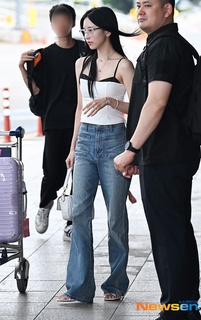 Mina Sharon Myoui feet photo thumbnail