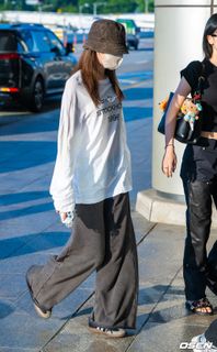 Mina Sharon Myoui feet photo thumbnail