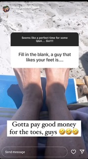 Mina Starsiak feet photo 1