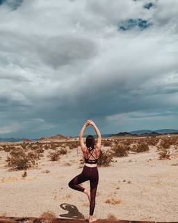 Mina Sundwall feet photo 9