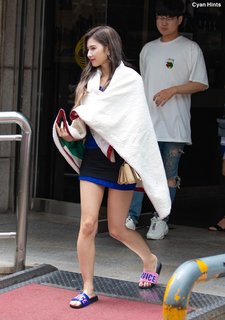 Minatozaki Sana feet photo thumbnail