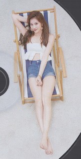Minatozaki Sana feet photo thumbnail