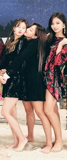 Minatozaki Sana feet photo thumbnail