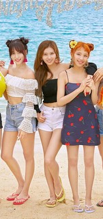 Minatozaki Sana feet photo thumbnail