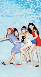 Minatozaki Sana feet photo thumbnail