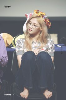 Minatozaki Sana feet photo thumbnail