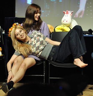 Minatozaki Sana feet photo thumbnail