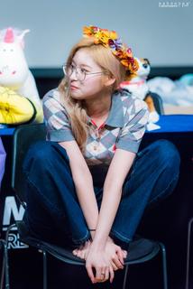 Minatozaki Sana feet photo thumbnail