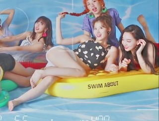 Minatozaki Sana feet photo thumbnail