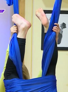 Minatozaki Sana feet photo thumbnail