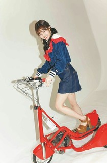 Minatozaki Sana feet photo thumbnail