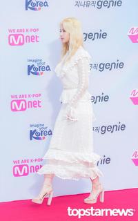 Minatozaki Sana feet photo thumbnail