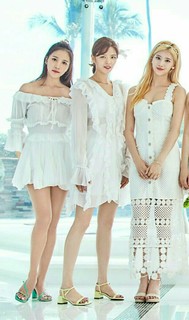 Minatozaki Sana feet photo thumbnail