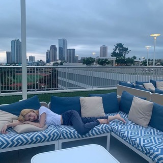 Minatozaki Sana feet photo thumbnail