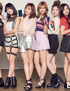 Minatozaki Sana feet photo thumbnail