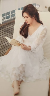 Minatozaki Sana feet photo thumbnail