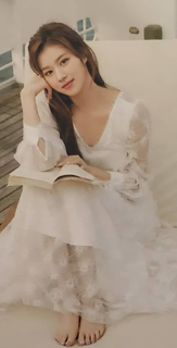 Minatozaki Sana feet photo thumbnail