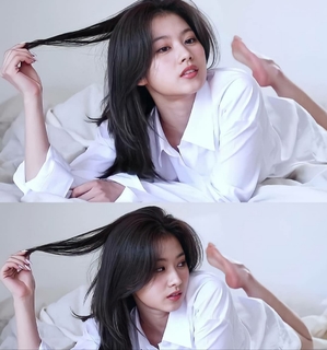 Minatozaki Sana feet photo thumbnail