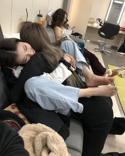 Minatozaki Sana feet photo thumbnail